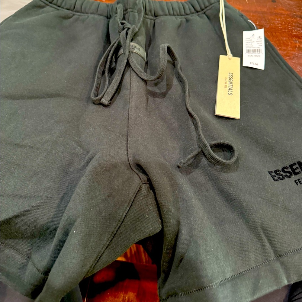 Essentials fear of god shorts black size small
